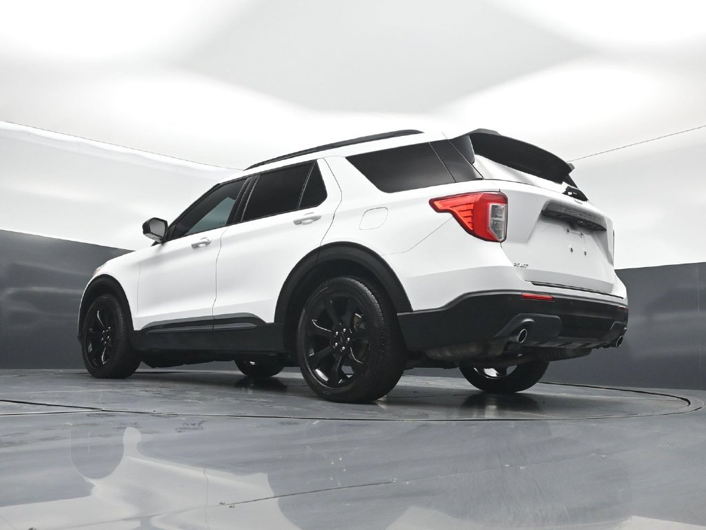 Certified 2021 Ford Explorer XLT w/ Equipment Group 202A RWD image 44