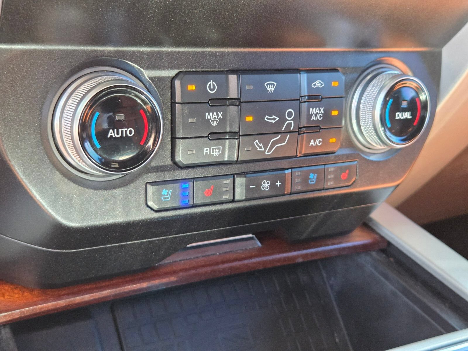 Certified 2020 Ford F350 King Ranch w/ King Ranch Ultimate Package AWD/4WD image 23