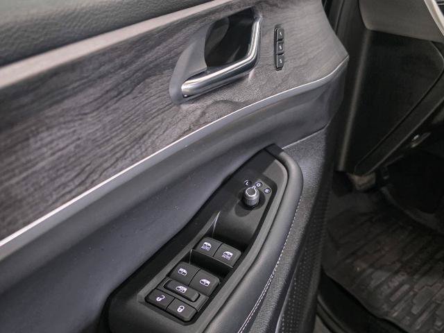 Used 2024 Jeep Grand Cherokee L Limited w/ Black Appearance Package AWD/4WD image 19