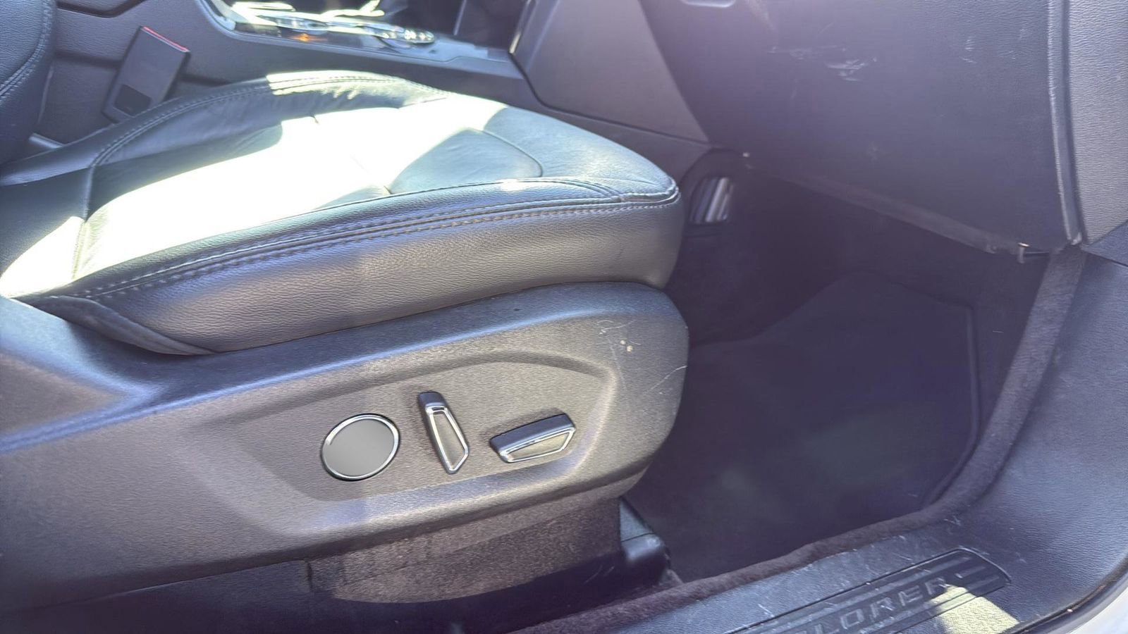 Certified 2018 Ford Explorer XLT w/ Equipment Group 202A image 25