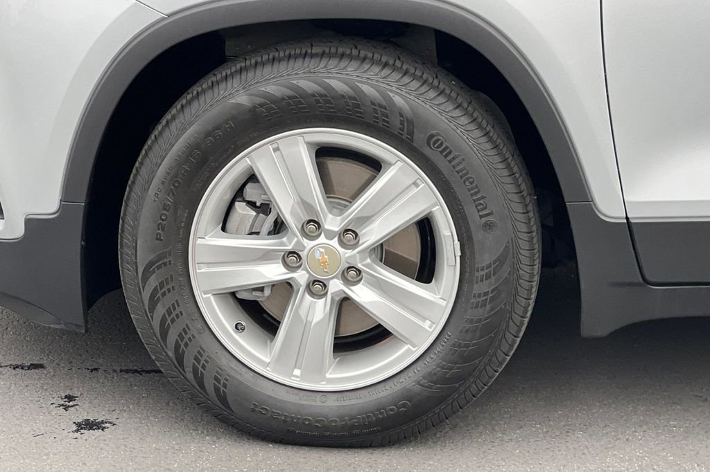 Used 2020 Chevrolet Trax LS w/ Tint and Cruise Package image 27