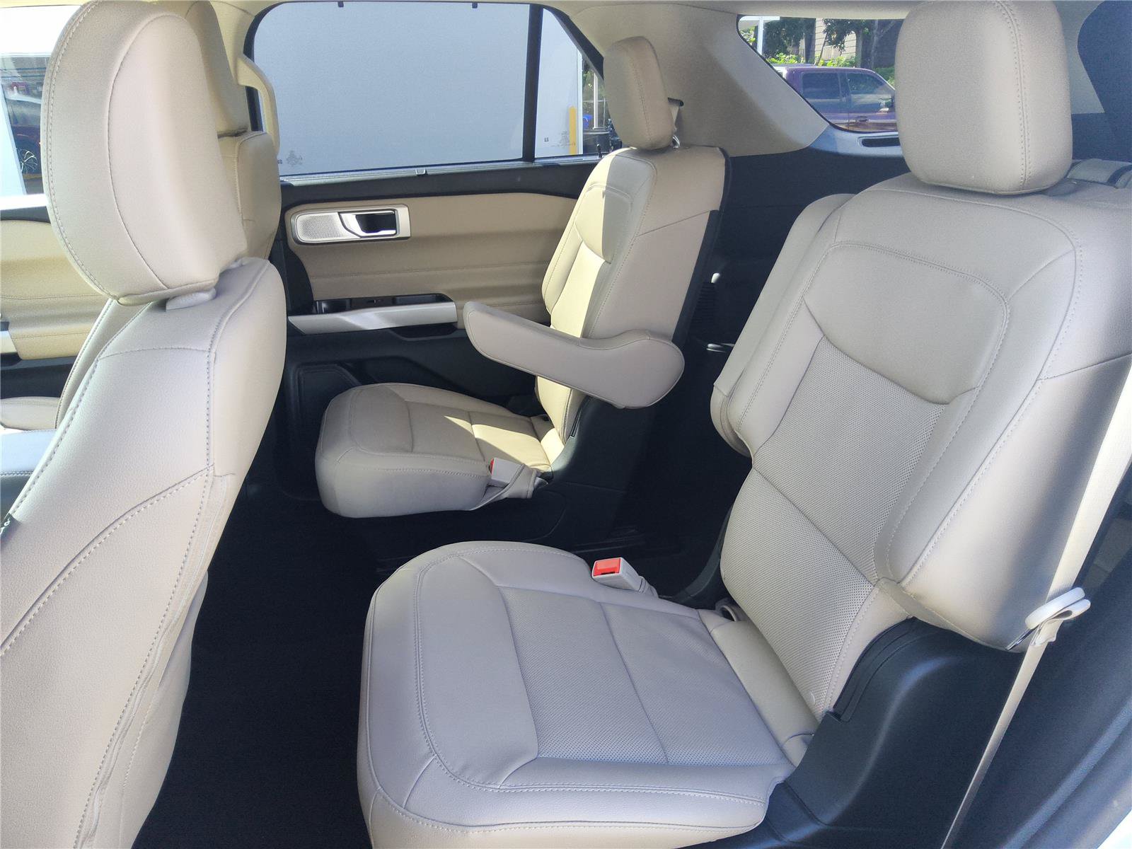 Certified 2023 Ford Explorer Limited w/ Limited Technology Package RWD image 26