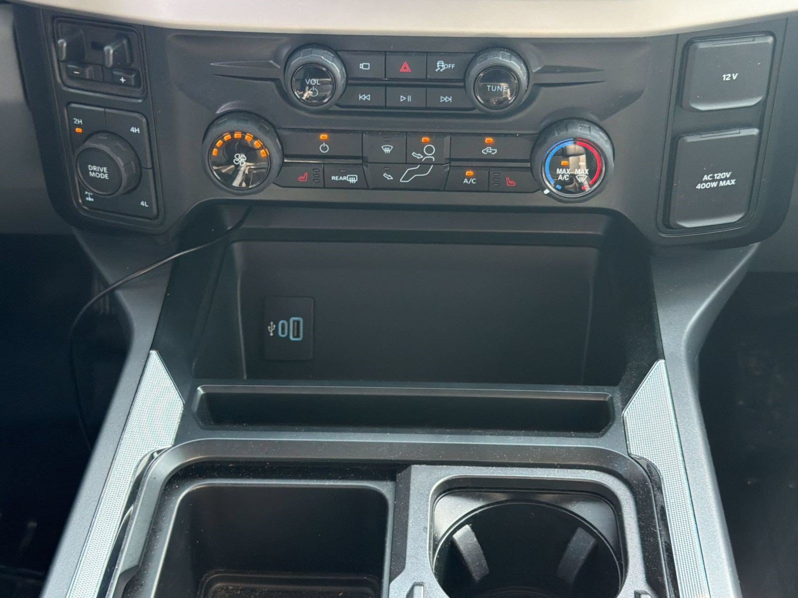 Certified 2025 Ford F250 XLT w/ Black Appearance Package AWD/4WD image 21
