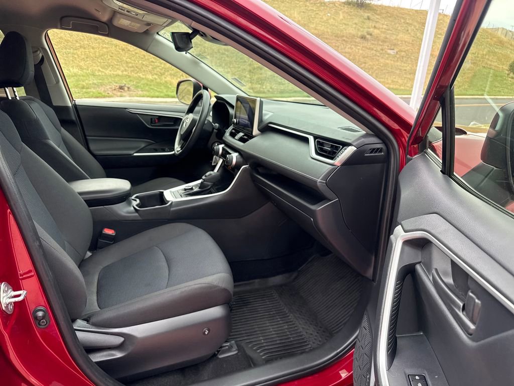 Used 2024 Toyota RAV4 LE image 27