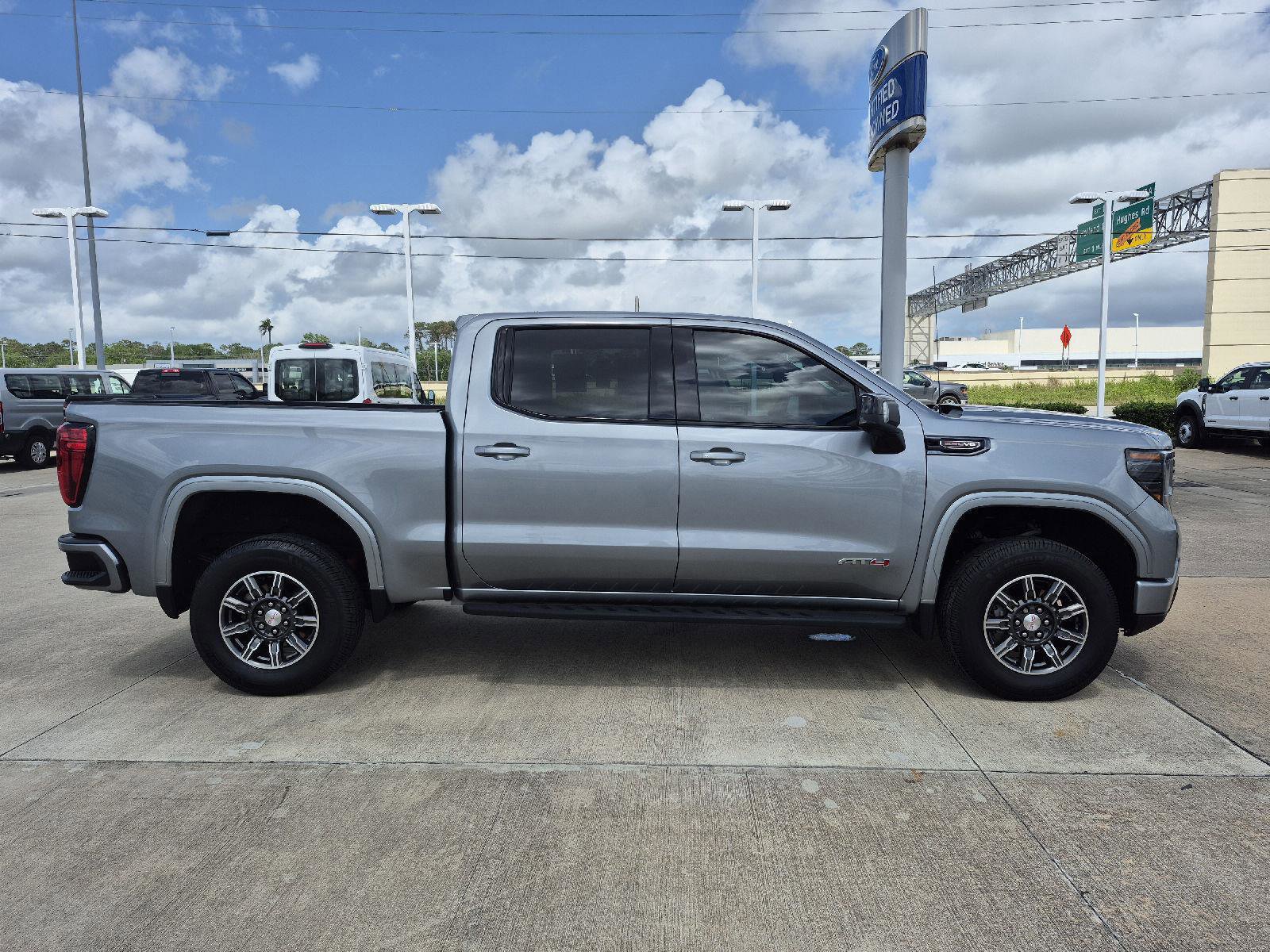 Used 2024 GMC Sierra 1500 AT4 w/ Technology Package AWD/4WD image 6