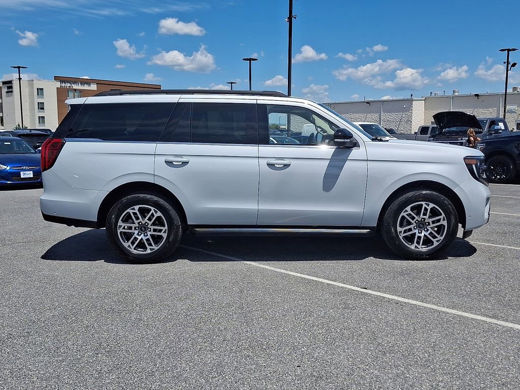 Certified 2025 Ford Expedition Active AWD/4WD image 7