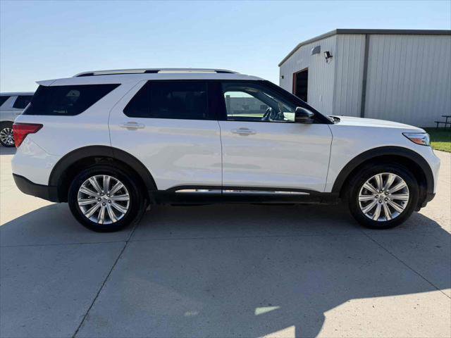 Certified 2022 Ford Explorer Limited w/ Equipment Group 301A image 6