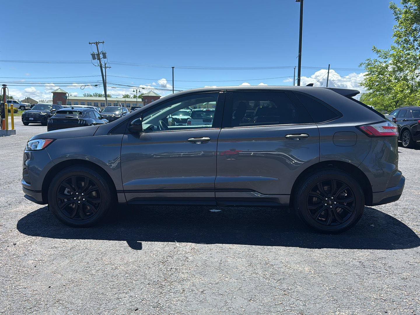 Certified 2024 Ford Edge SE w/ Black Appearance Package AWD/4WD image 16