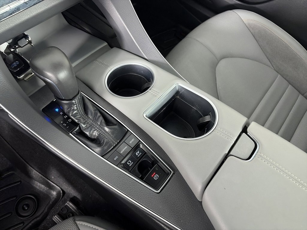 Used 2019 Toyota Avalon XSE image 22
