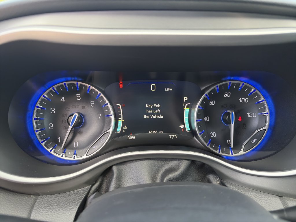 Used 2025 Chrysler Pacifica Select FWD image 35