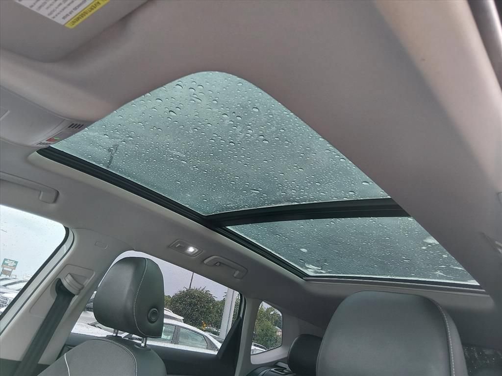 Used 2023 Volkswagen Taos SE w/ Panoramic Sunroof Package FWD image 13