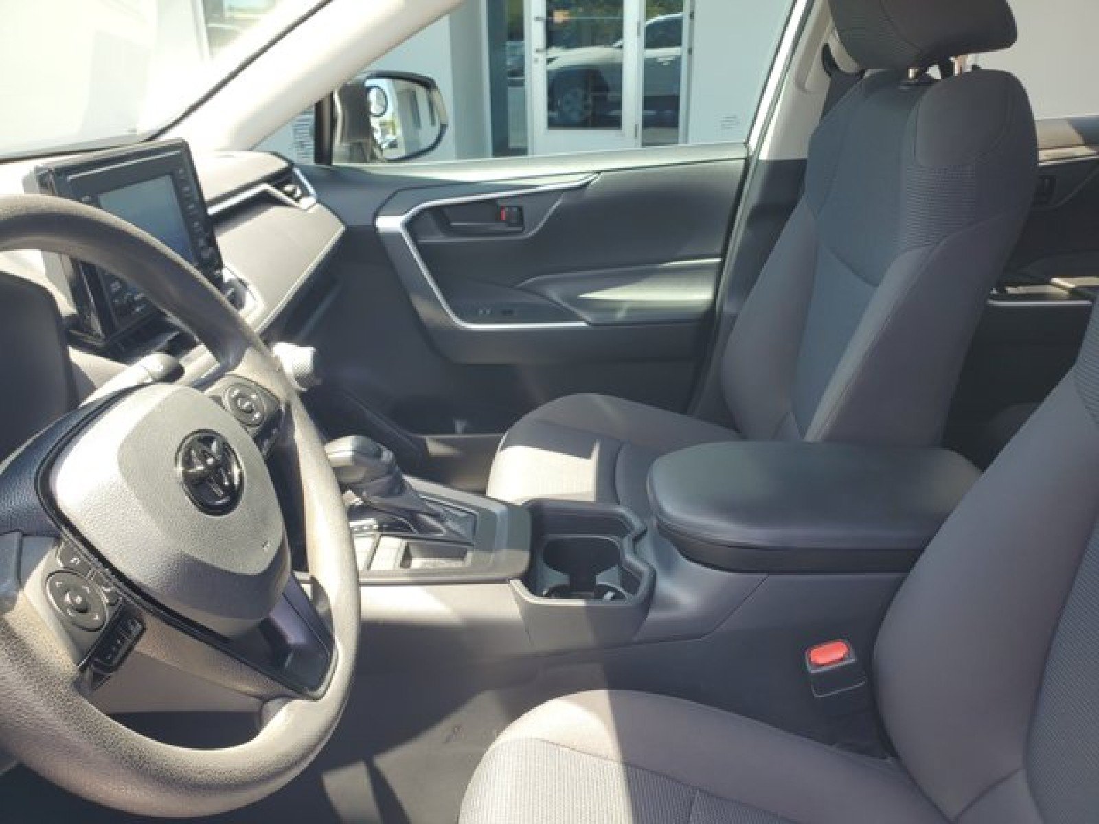 Used 2020 Toyota RAV4 LE FWD image 10