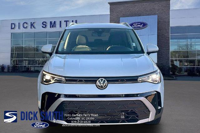 Used 2025 Volkswagen Taos SE FWD image 2