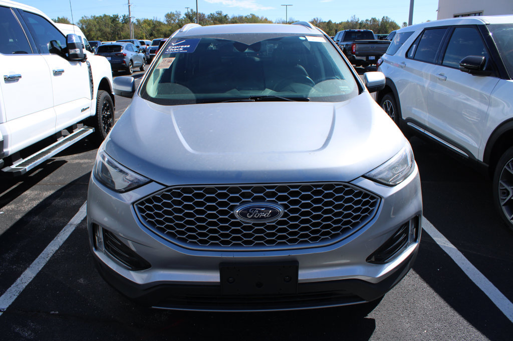 Certified 2024 Ford Edge SEL w/ Convenience Package AWD/4WD image 2