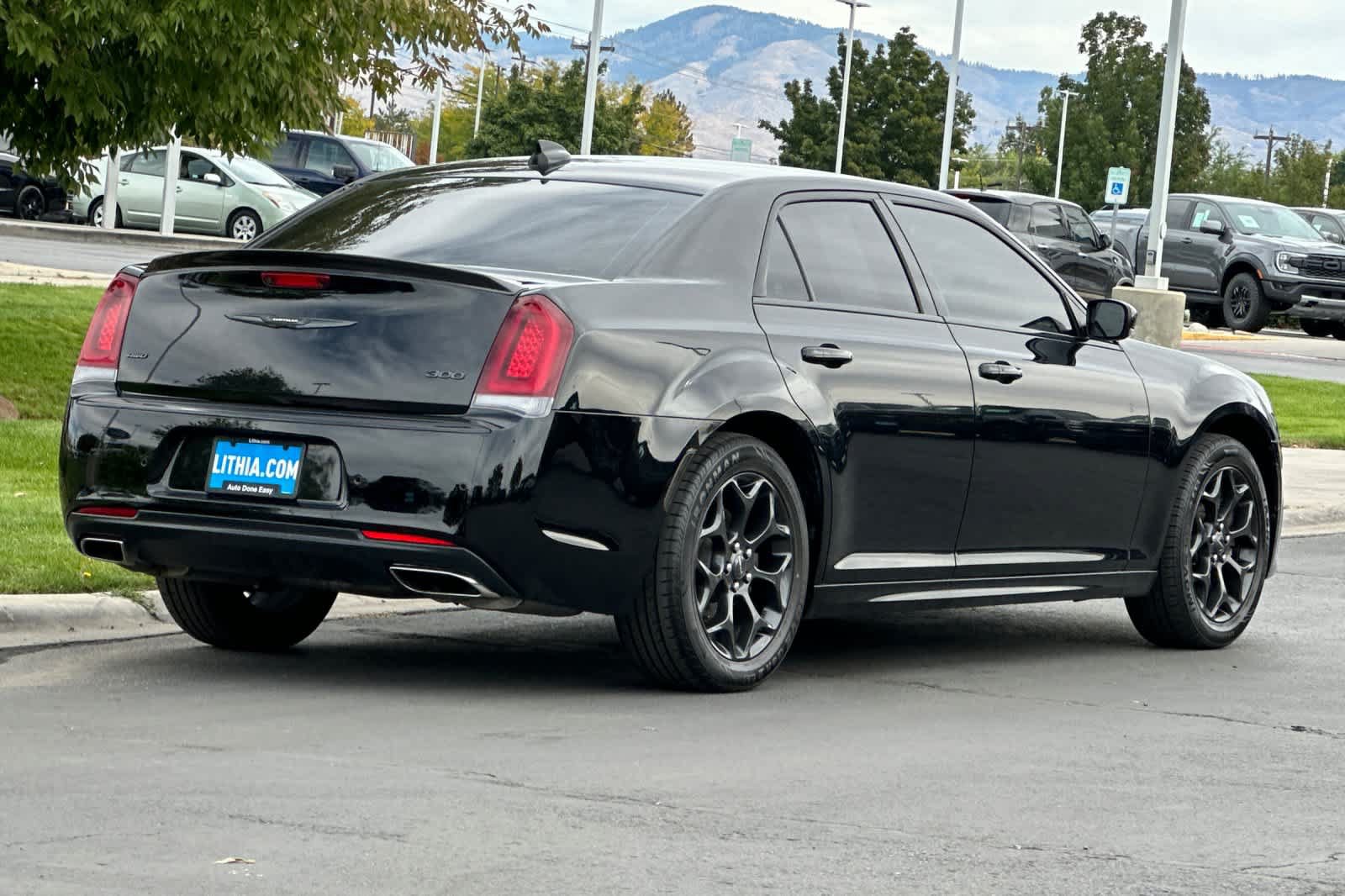 Used 2021 Chrysler 300 Touring L AWD/4WD image 2
