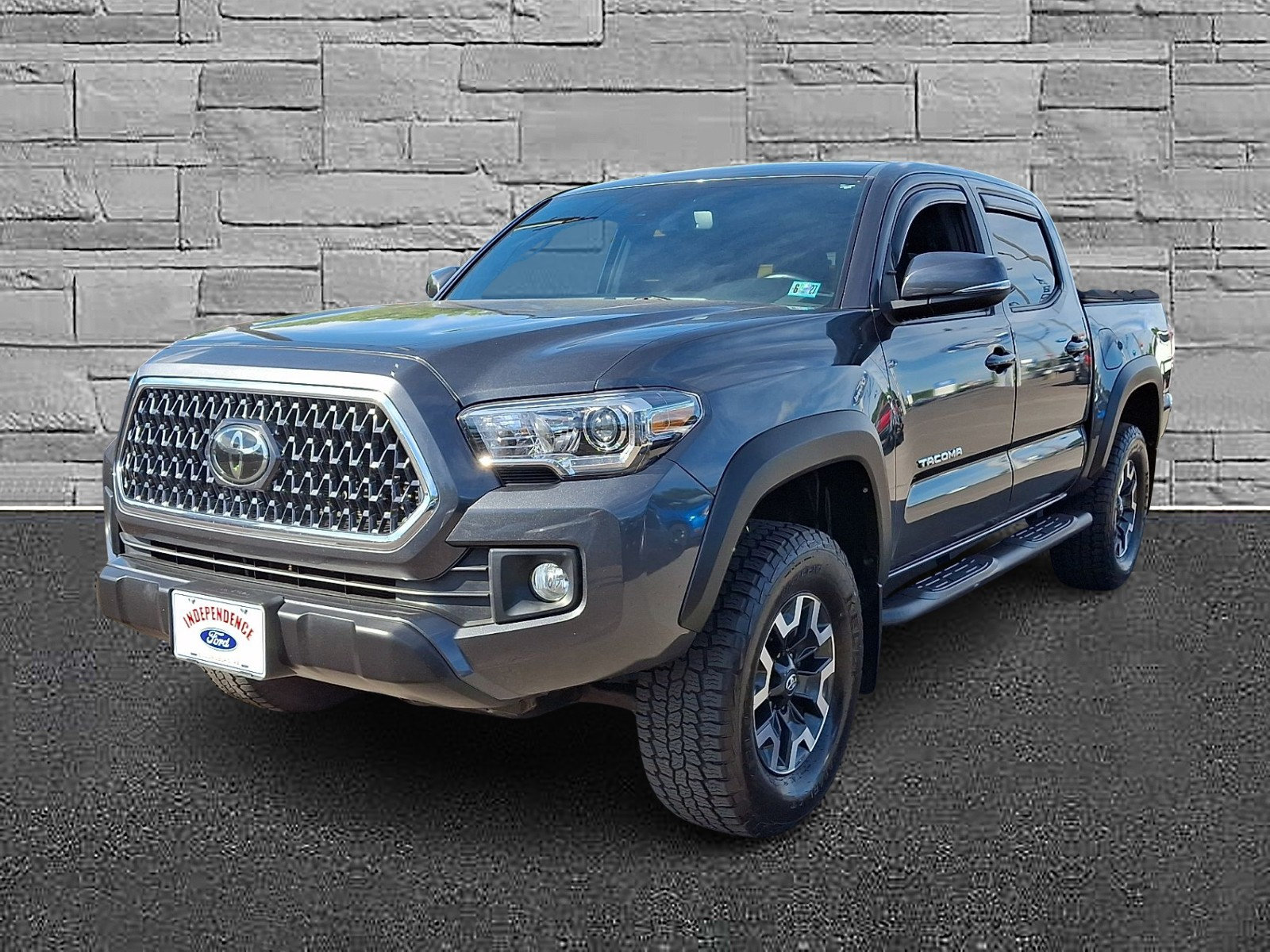 Used 2018 Toyota Tacoma TRD Off-Road AWD/4WD image 4