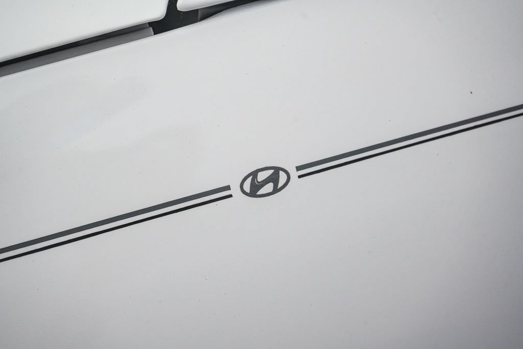 Used 2025 Hyundai Elantra SE FWD image 11