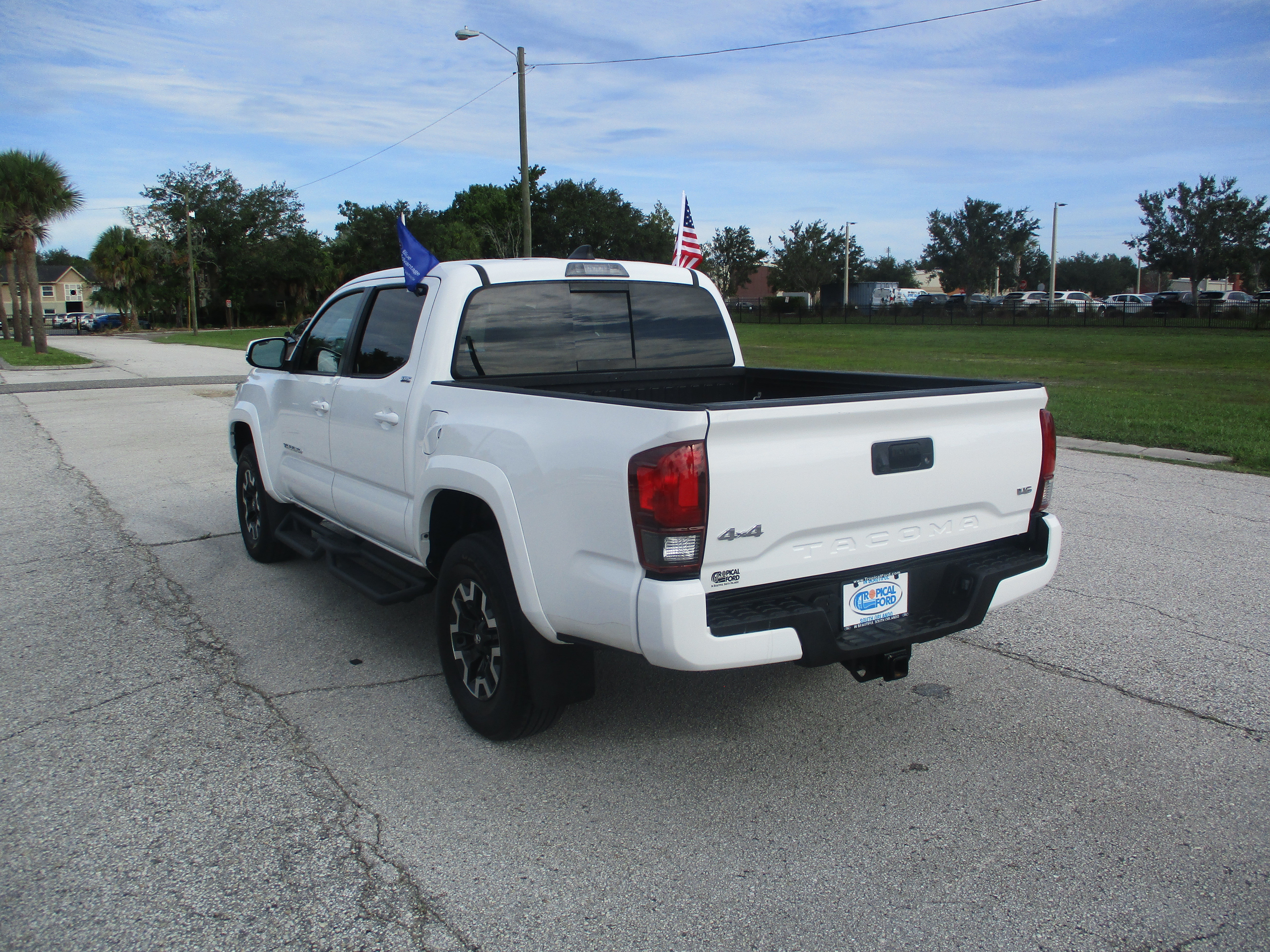 Used 2023 Toyota Tacoma SR5 w/ Technology Package AWD/4WD image 5