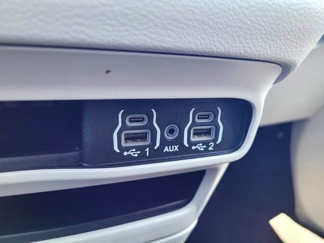 Used 2024 Chrysler Pacifica Touring-L FWD image 18