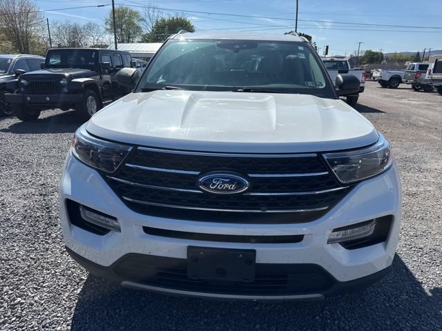 Certified 2023 Ford Explorer XLT w/ Equipment Group 202A AWD/4WD image 3