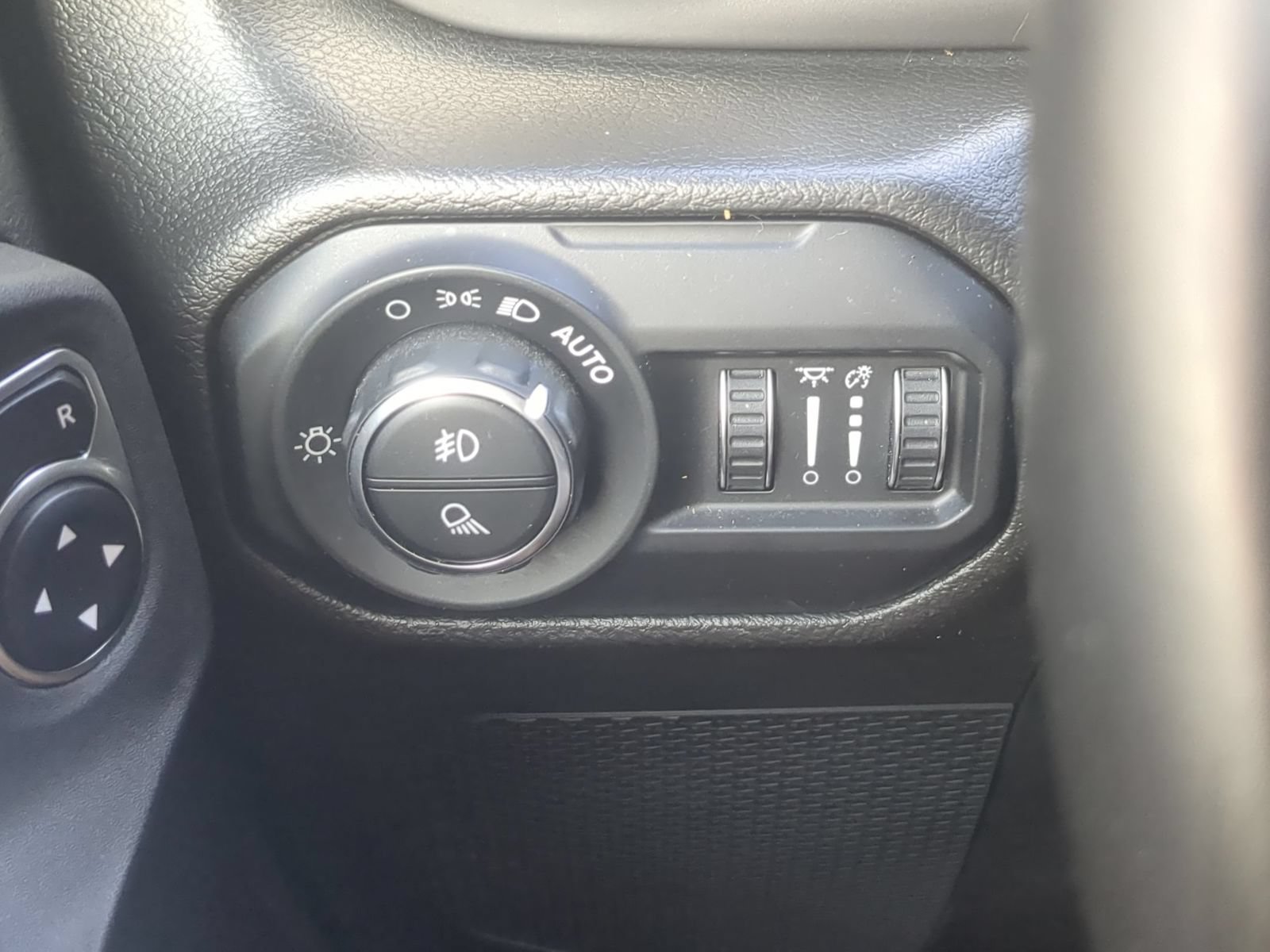 Used 2021 Jeep Gladiator Sport AWD/4WD image 15