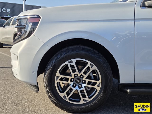 Certified 2025 Ford Expedition Active AWD/4WD image 8