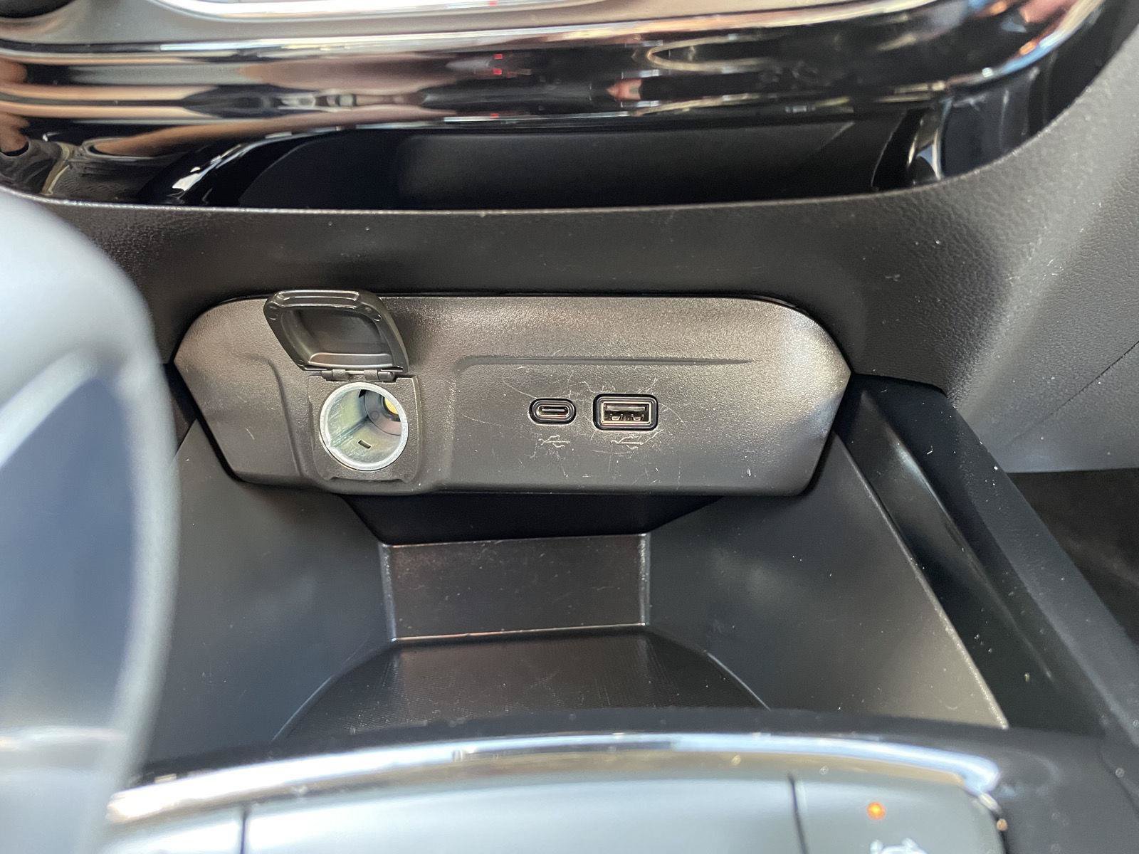 Used 2025 Chevrolet Trax LT FWD image 26