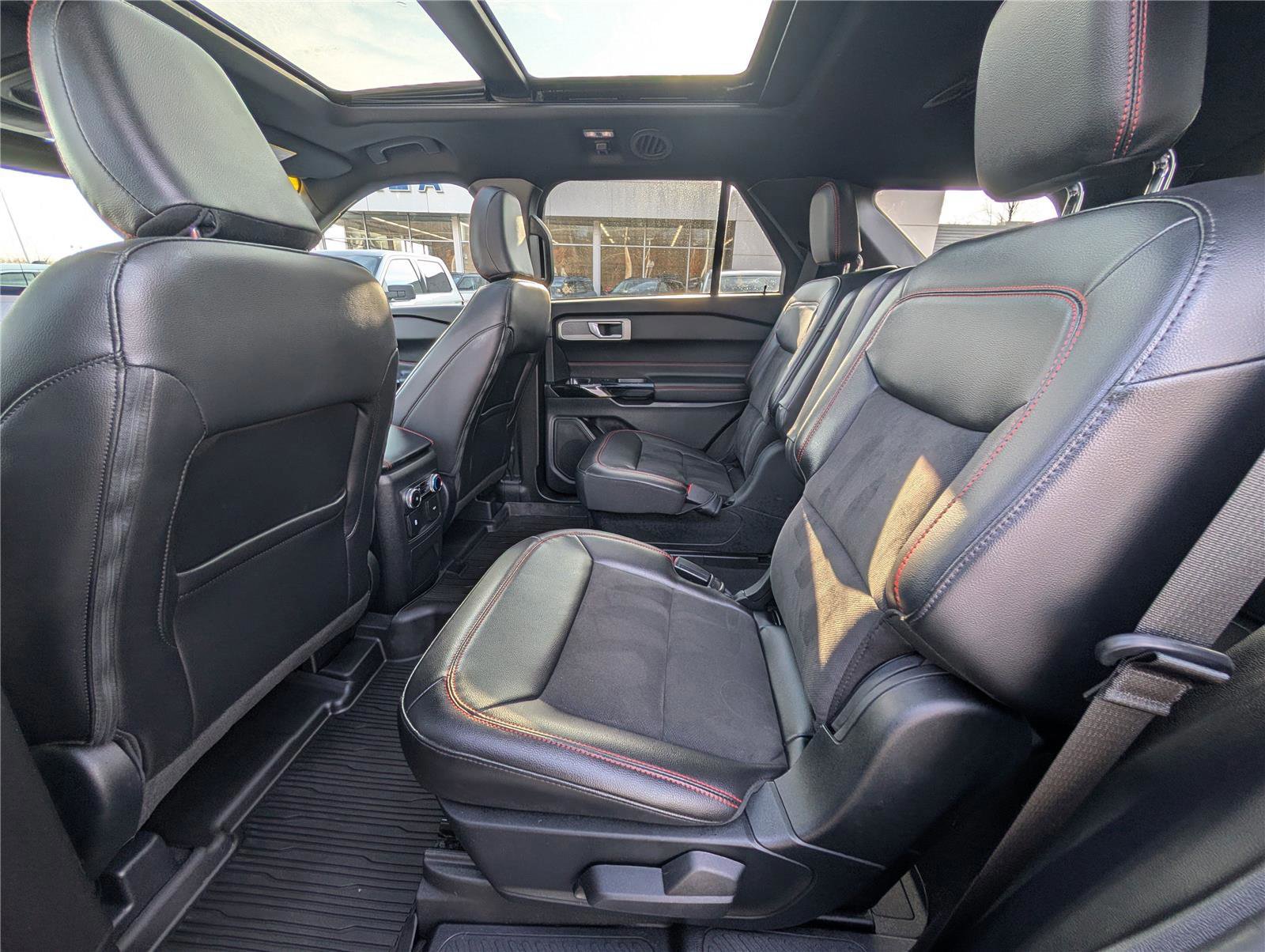 Certified 2023 Ford Explorer ST-Line w/ Class IV Trailer Tow Package image 16