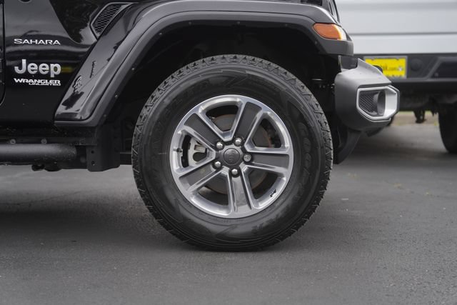 Used 2022 Jeep Wrangler Unlimited Sahara w/ Cold Weather Group AWD/4WD image 4