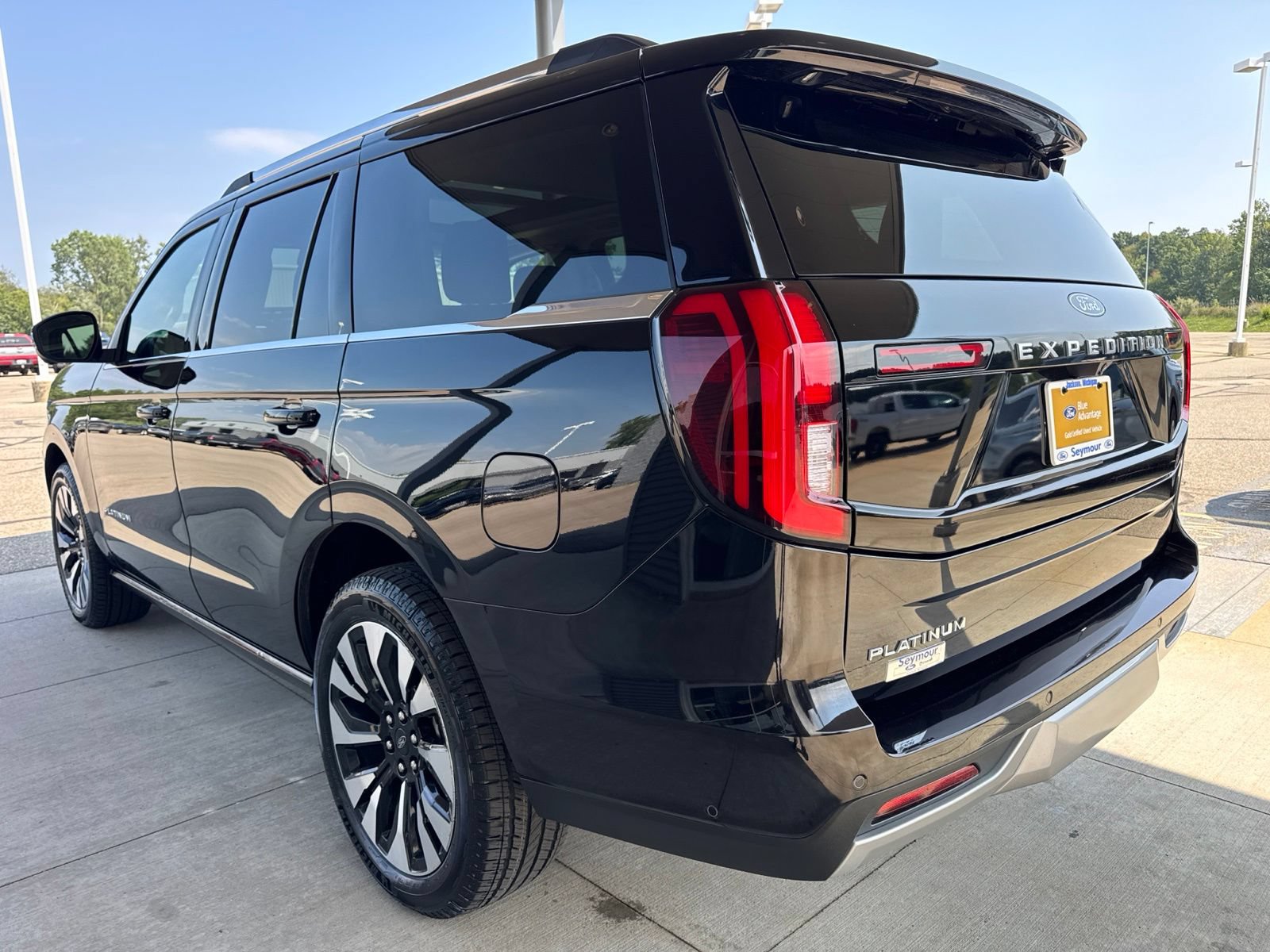Certified 2025 Ford Expedition Platinum w/ Driver's Package AWD/4WD image 5