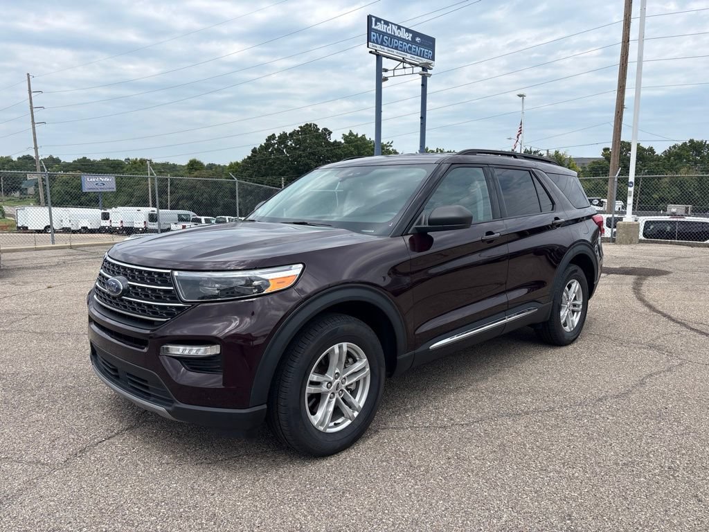 Certified 2023 Ford Explorer XLT w/ Equipment Group 202A AWD/4WD image 3