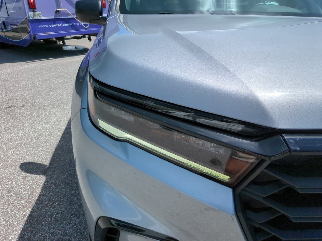 Used 2025 Honda Pilot Sport image 11