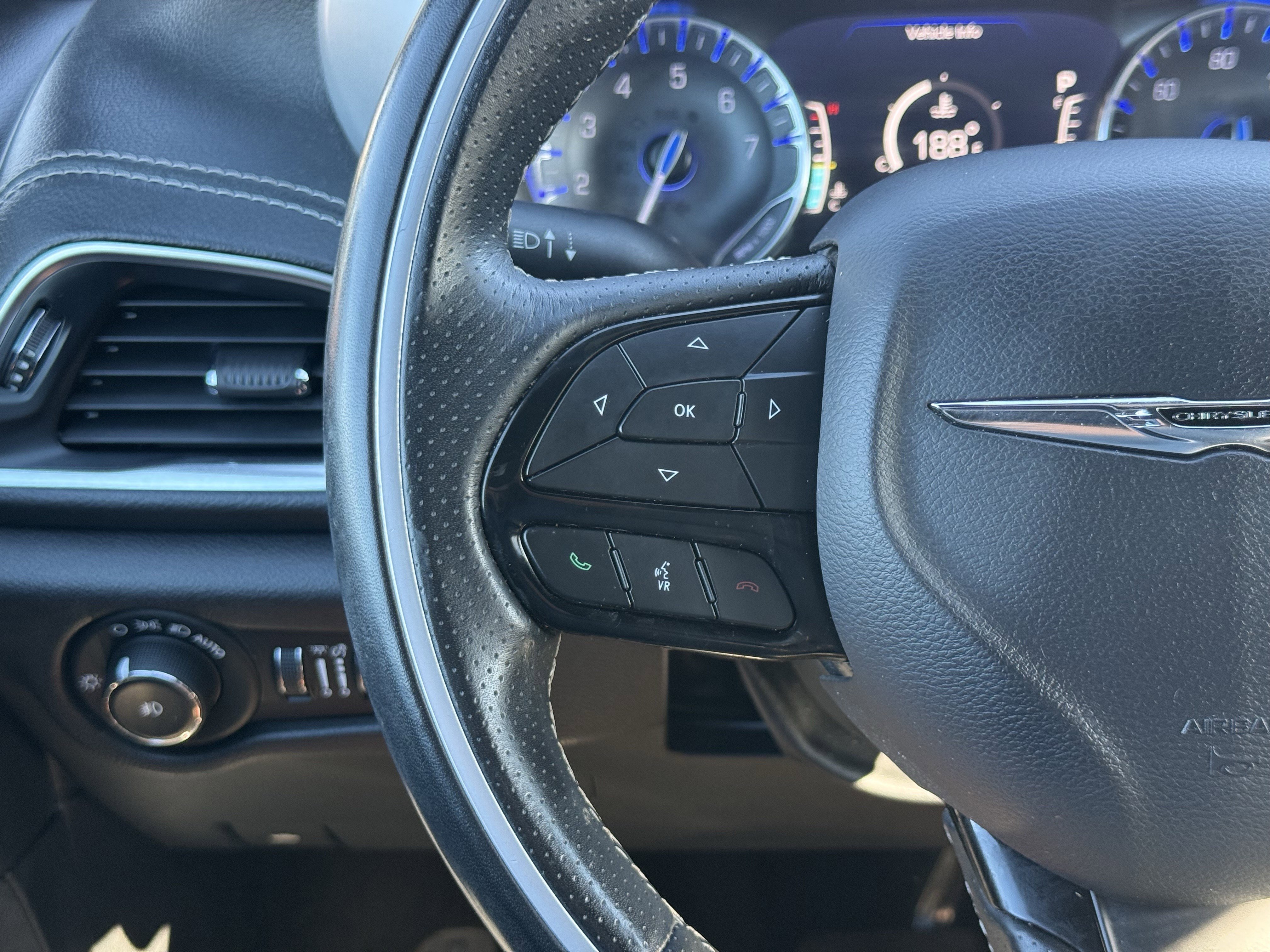 Used 2020 Chrysler Pacifica Limited w/ Advanced Safetytec Group image 25