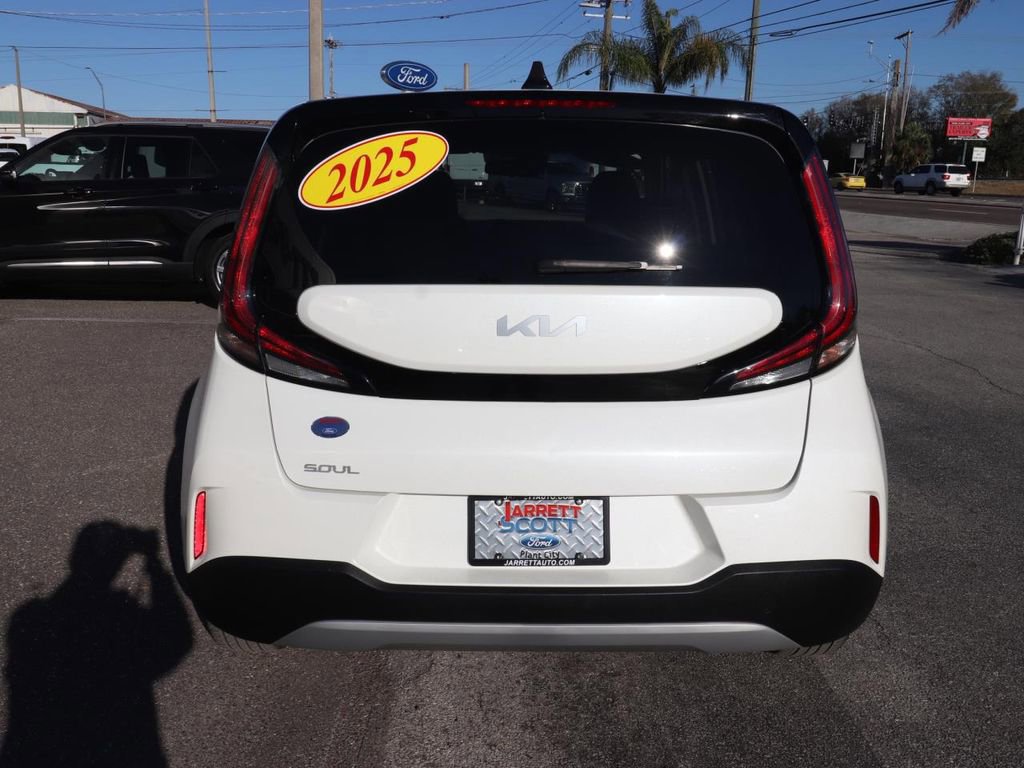 Used 2025 Kia Soul LX w/ LX Technology Package image 4