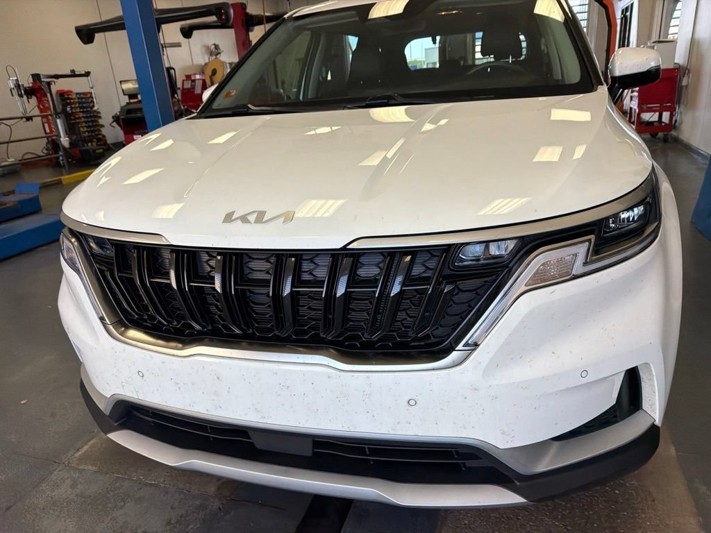 Used 2024 Kia Carnival EX FWD image 6