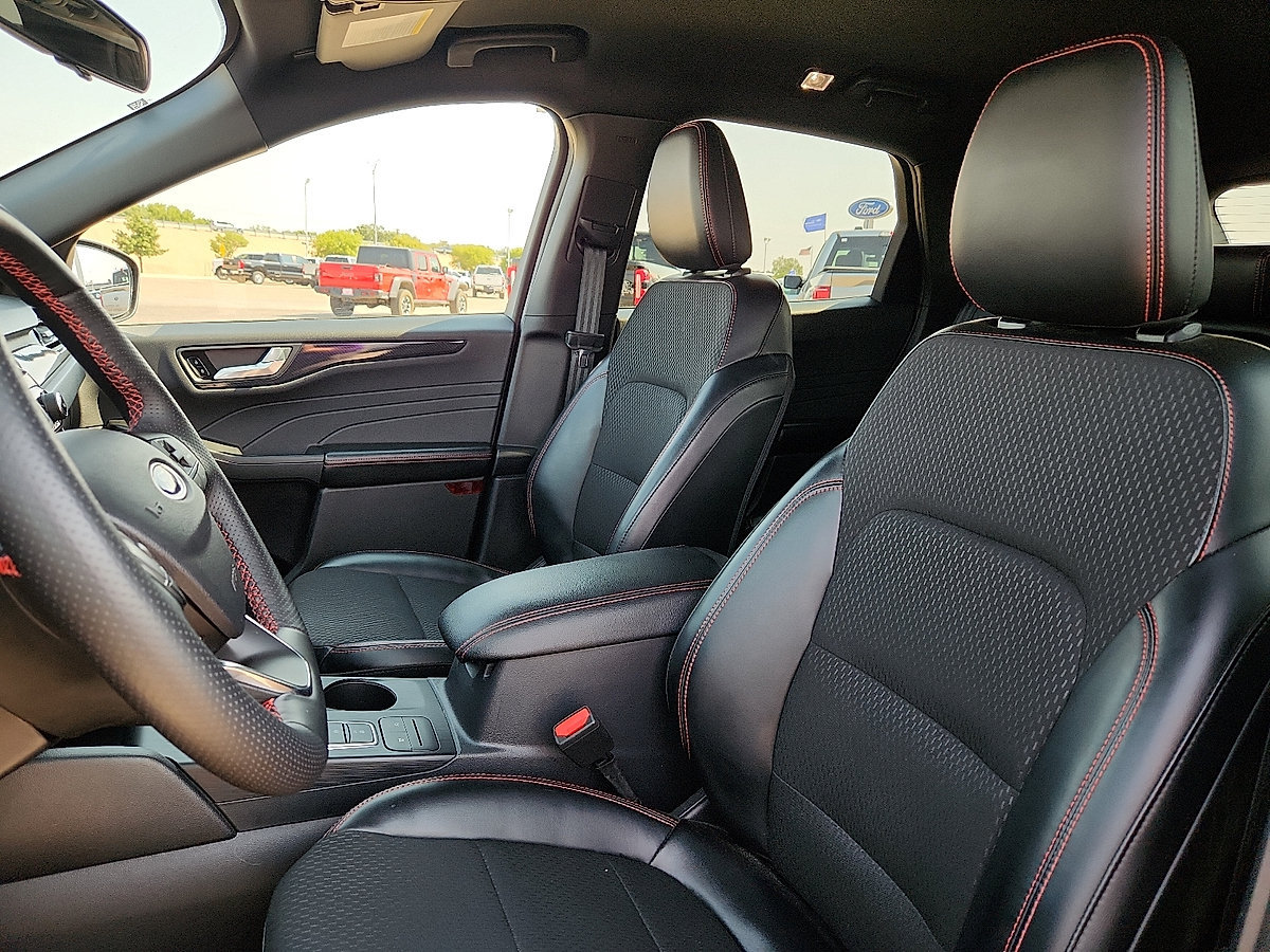 Certified 2025 Ford Escape ST-Line Select AWD/4WD image 7