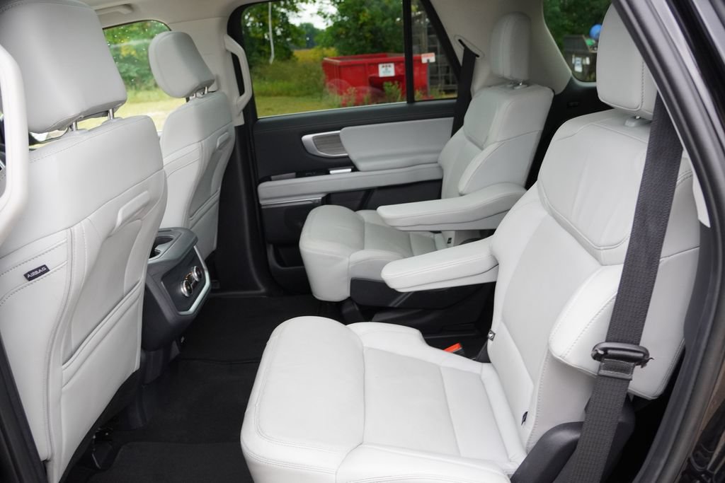 Certified 2025 Ford Expedition Platinum AWD/4WD image 16