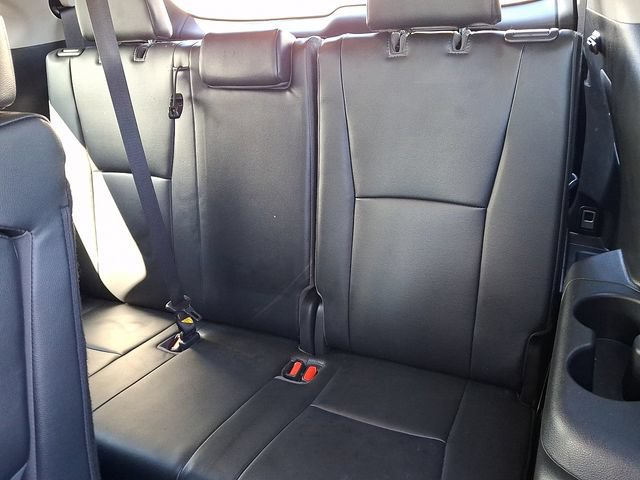 Used 2022 Toyota Highlander XLE AWD/4WD image 11