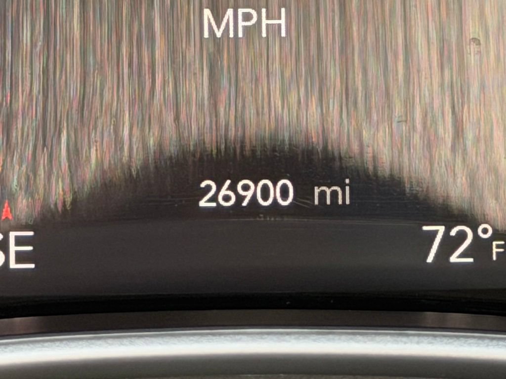 Used 2024 Chrysler Pacifica Touring-L FWD image 3