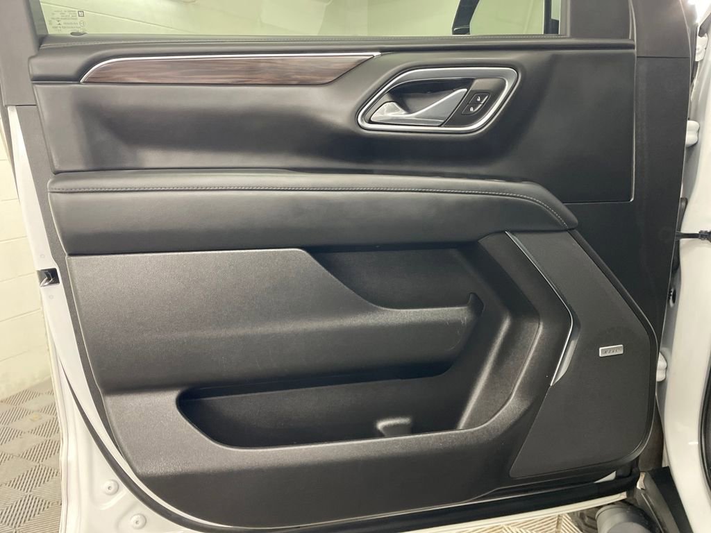 Used 2023 Chevrolet Suburban Z71 w/ Luxury Package image 17