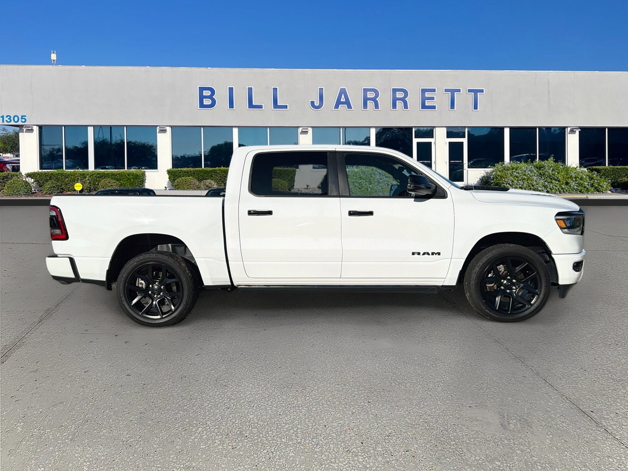 Used 2023 RAM 1500 Laramie AWD/4WD image 8