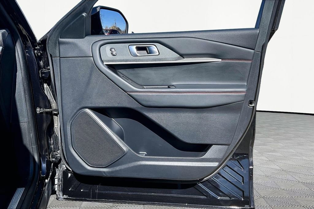 Certified 2025 Ford Explorer ST-Line w/ ST-Line Street Pack image 24