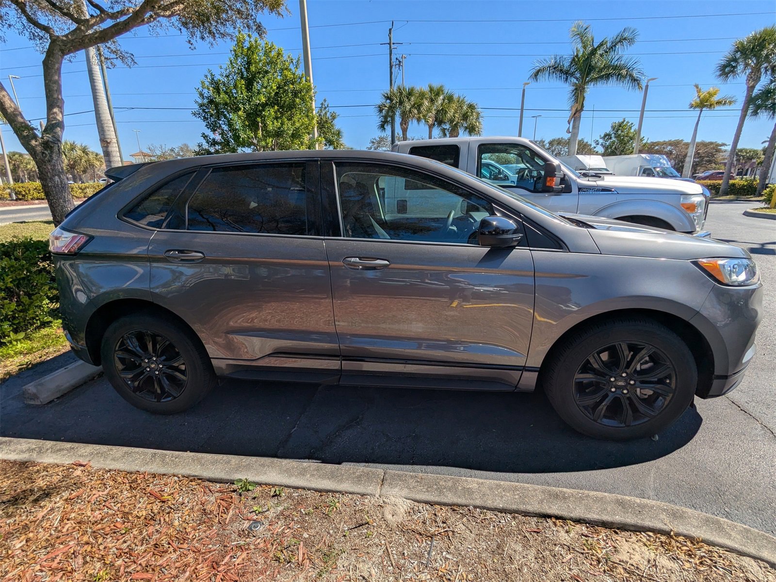 Certified 2022 Ford Edge SE w/ Black Appearance Package image 4