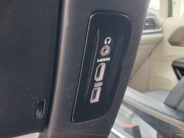 Used 2017 Chrysler Pacifica Touring-L Plus w/ Advanced Safetytec Group image 27