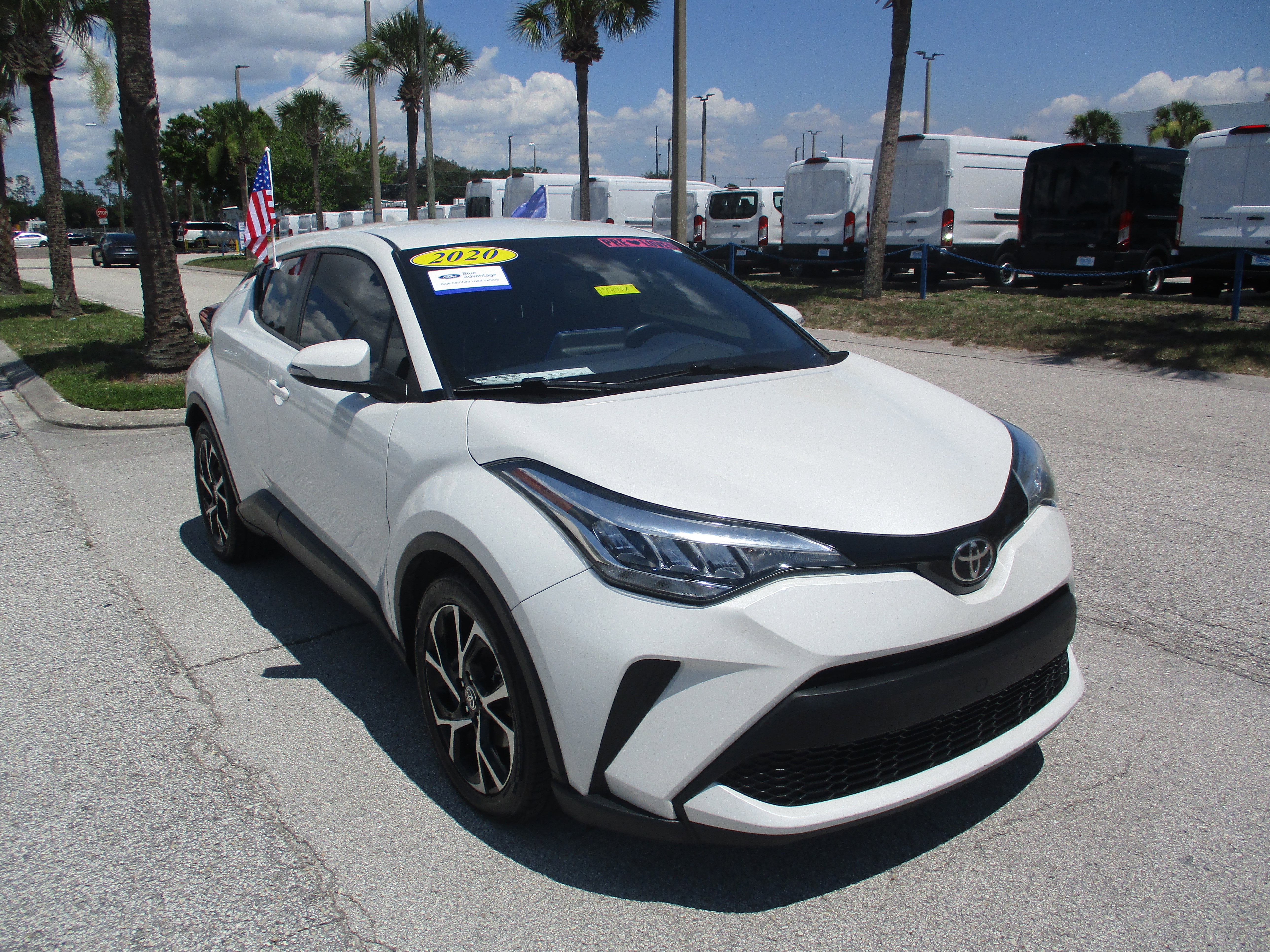 Used 2020 Toyota C-HR XLE FWD image 1