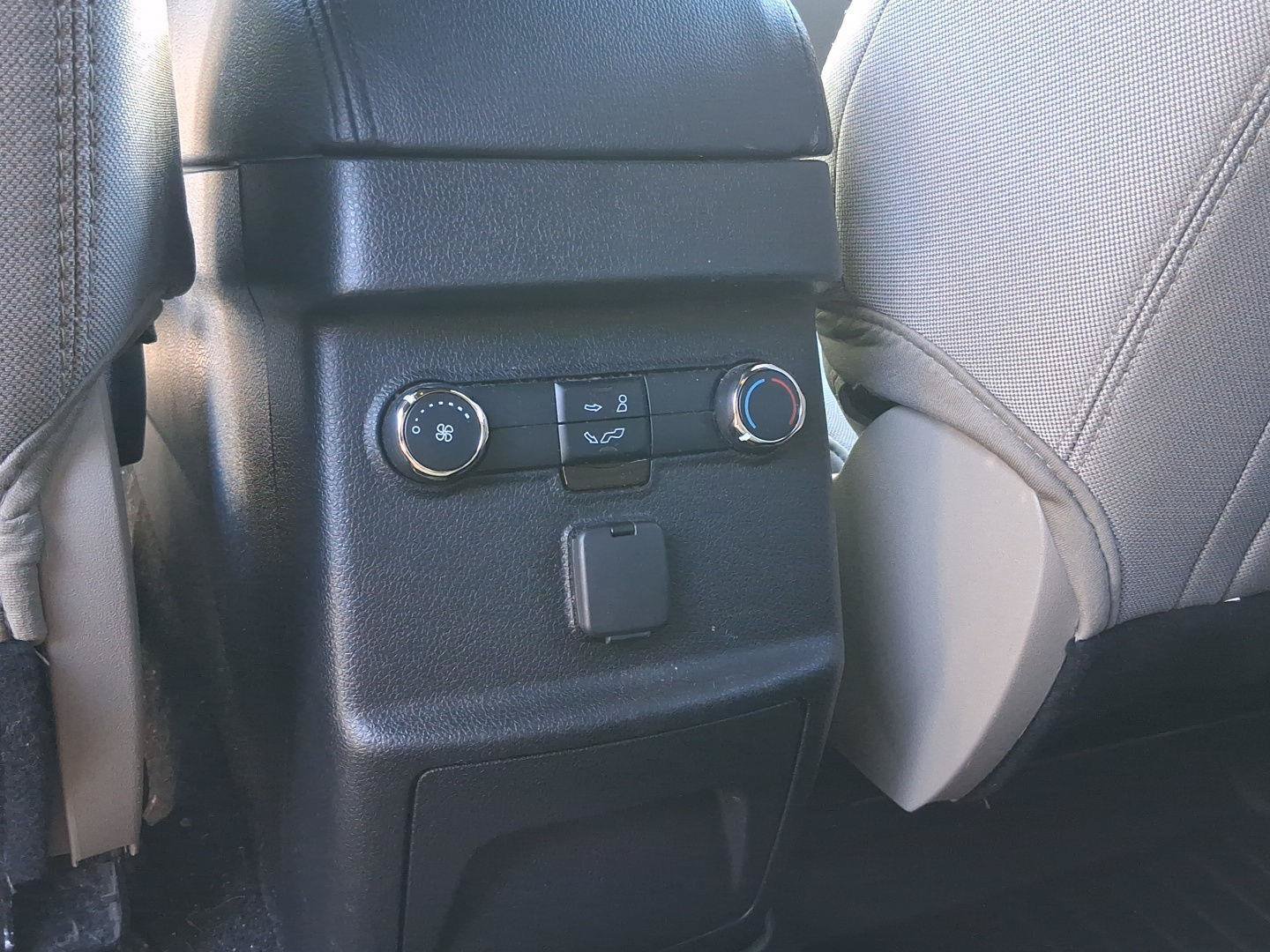 Certified 2019 Ford Explorer FWD image 24