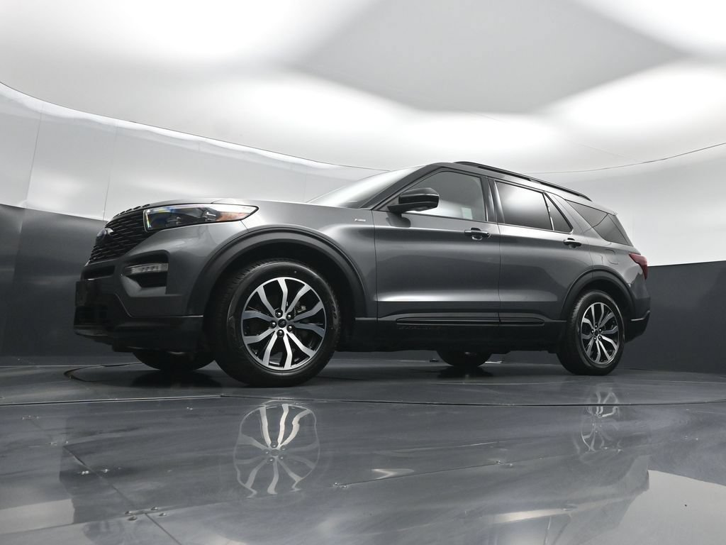 Certified 2023 Ford Explorer ST-Line w/ Class IV Trailer Tow Package RWD image 40
