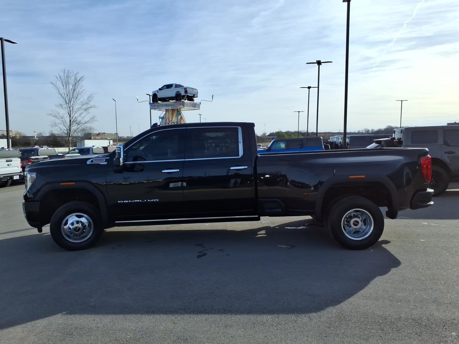 Used 2022 GMC Sierra 3500 Denali image 2