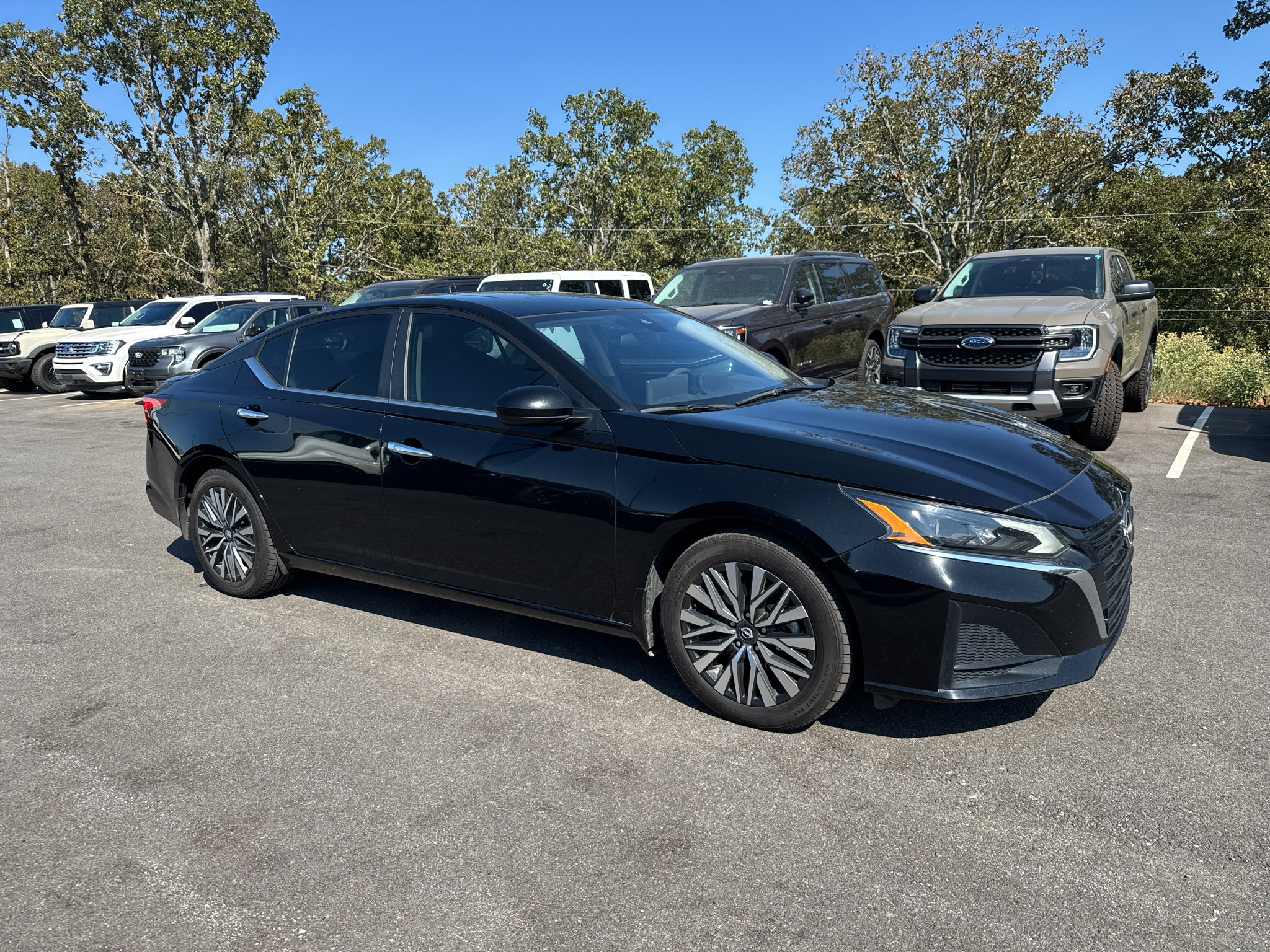 Used 2024 Nissan Altima 2.5 SV w/ SV Premium Package FWD image 4