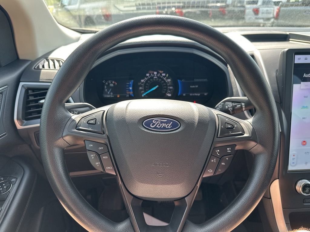 Certified 2024 Ford Edge SE w/ Black Appearance Package AWD/4WD image 17